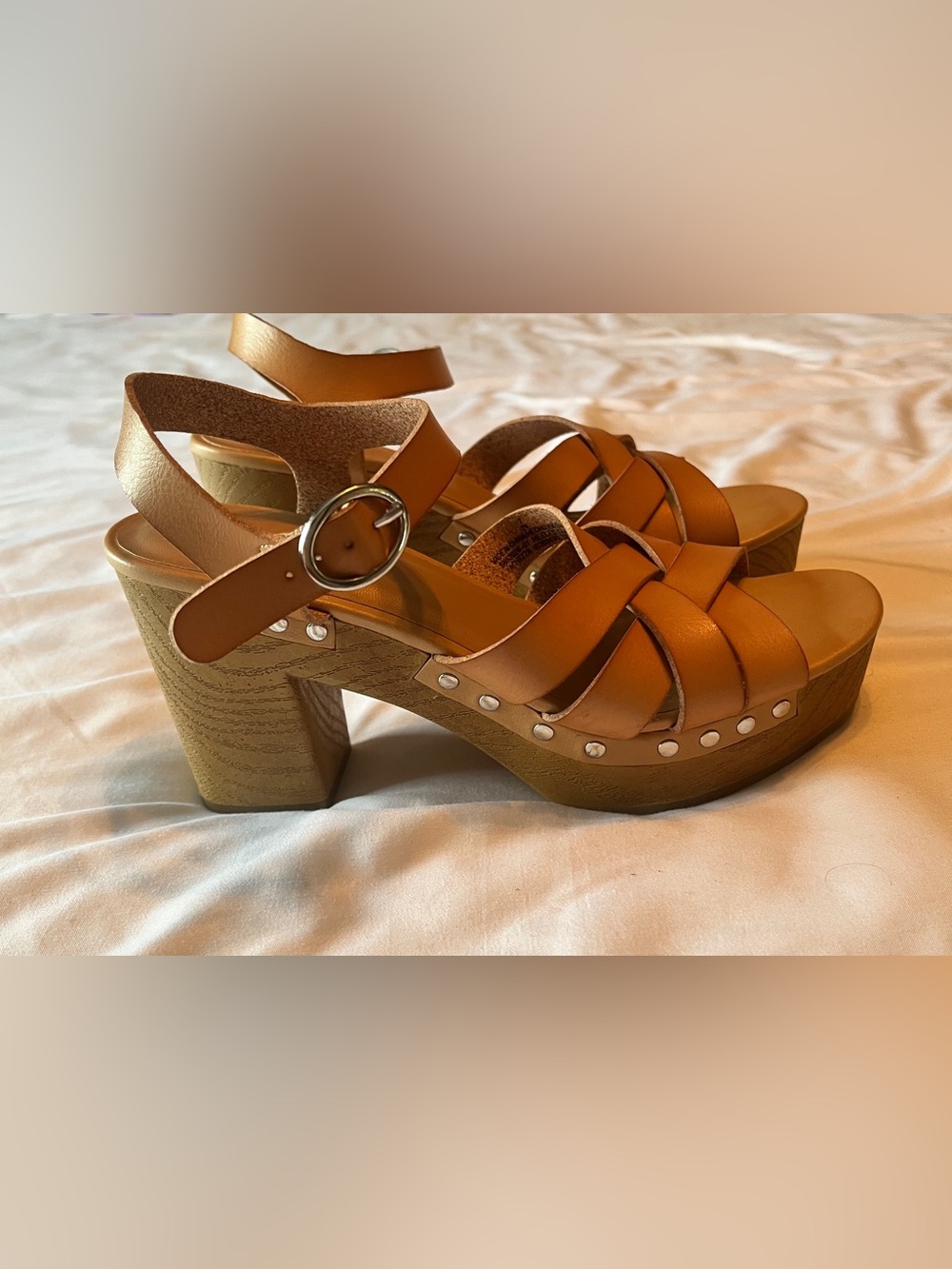Old Navy Tan Platform Clog Heel Sandals Size 7